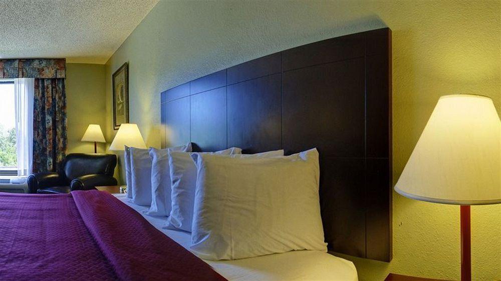 Holiday Inn Express Hotel And Suites Saint Robert By Ihg Eksteriør billede