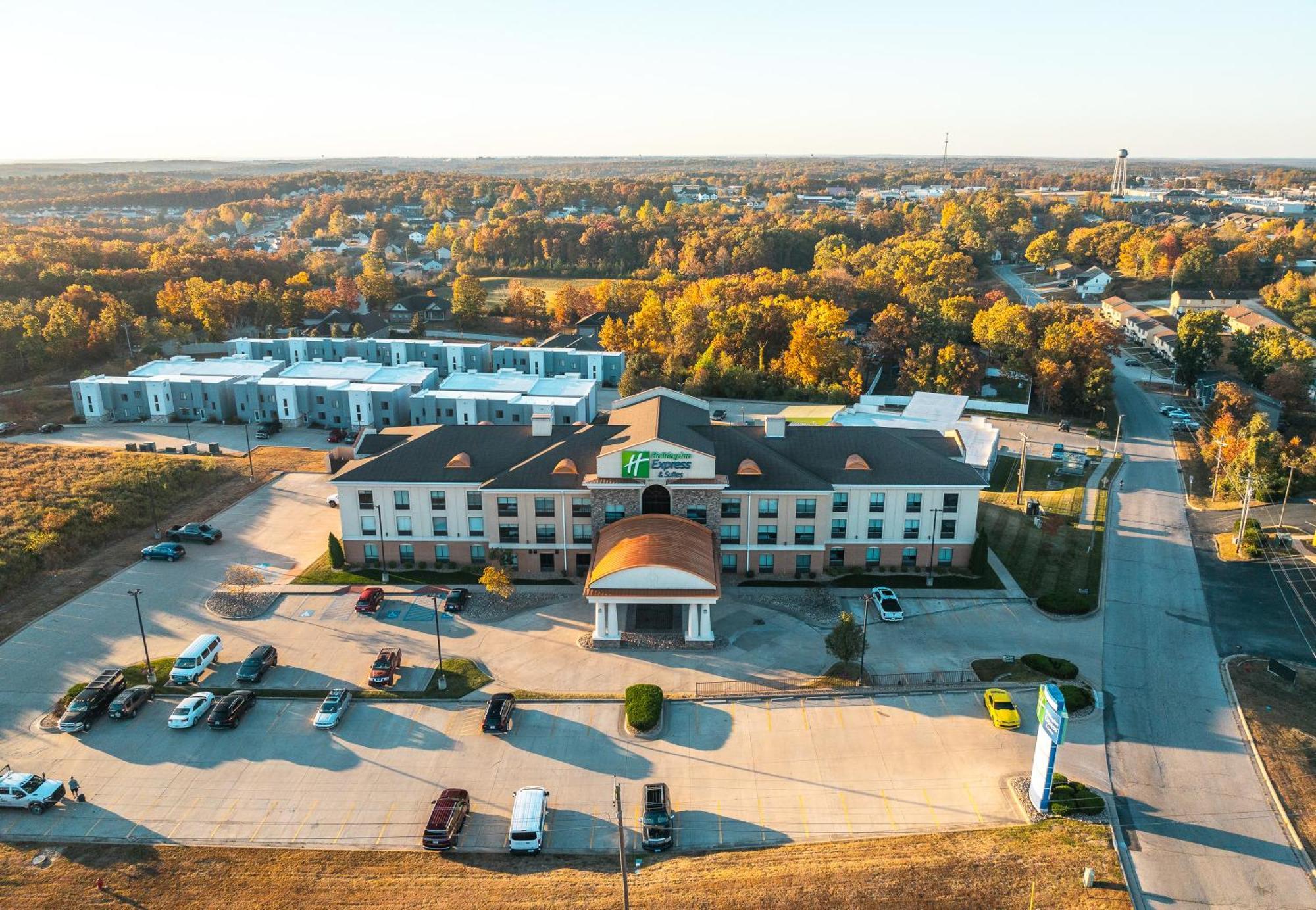 Holiday Inn Express Hotel And Suites Saint Robert By Ihg Eksteriør billede